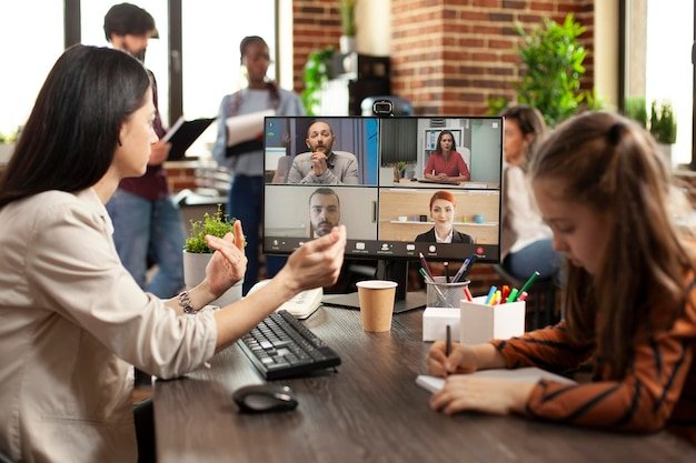 businesswoman-presenting-videocall_482257-119175